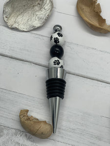 Paw print beaded wine stopper